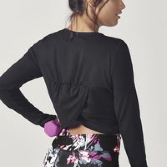 Fabletics Avery Black Long Sleeve Get It Twisted Crop Top - Size Medium - Picture 10 of 11